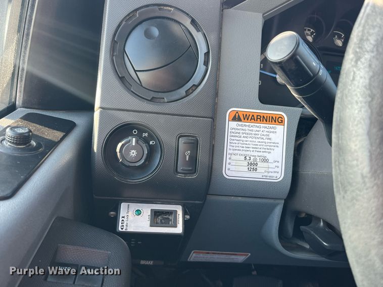 image for item DP2158 2016 Ford F550 Super Duty  bucket truck