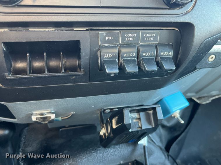 image for item DP2158 2016 Ford F550 Super Duty  bucket truck