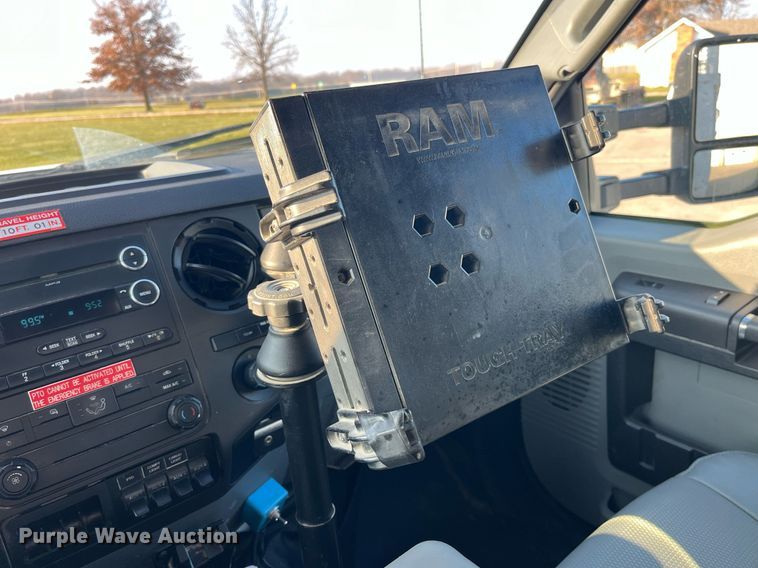 image for item DP2158 2016 Ford F550 Super Duty  bucket truck