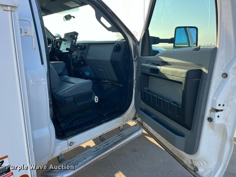 image for item DP2158 2016 Ford F550 Super Duty  bucket truck