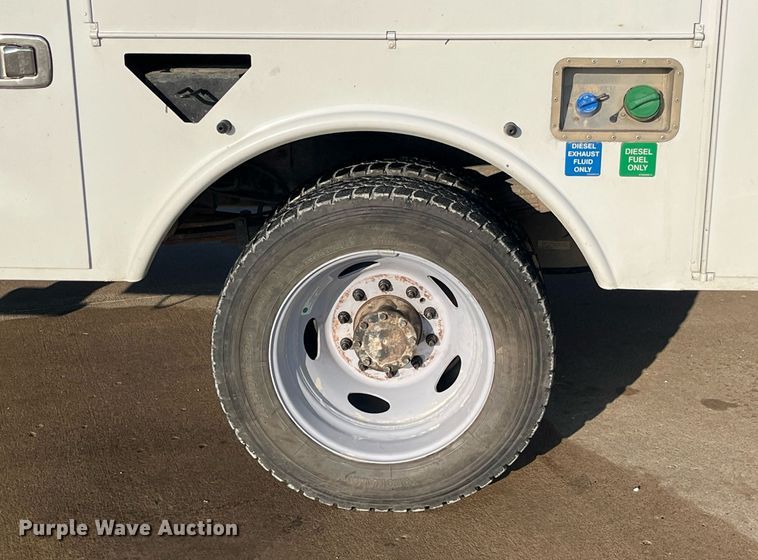 image for item DP2158 2016 Ford F550 Super Duty  bucket truck