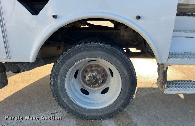 image for item DP2158 2016 Ford F550 Super Duty  bucket truck