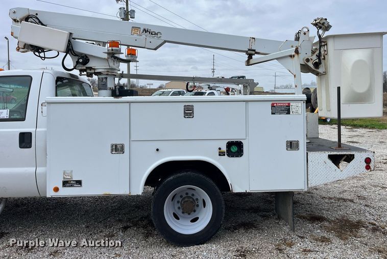 image for item DP2159 2008 Ford F450 Super Duty XL  bucket truck