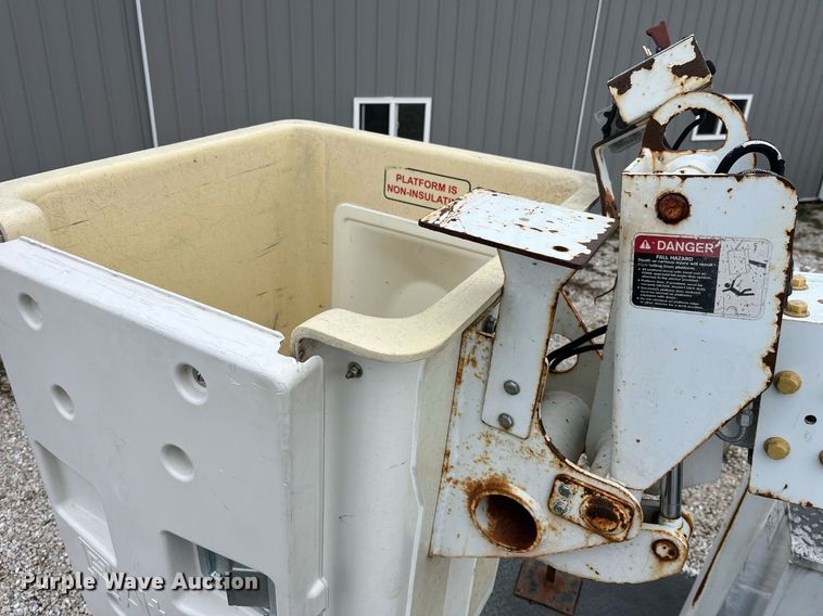 image for item DP2159 2008 Ford F450 Super Duty XL  bucket truck