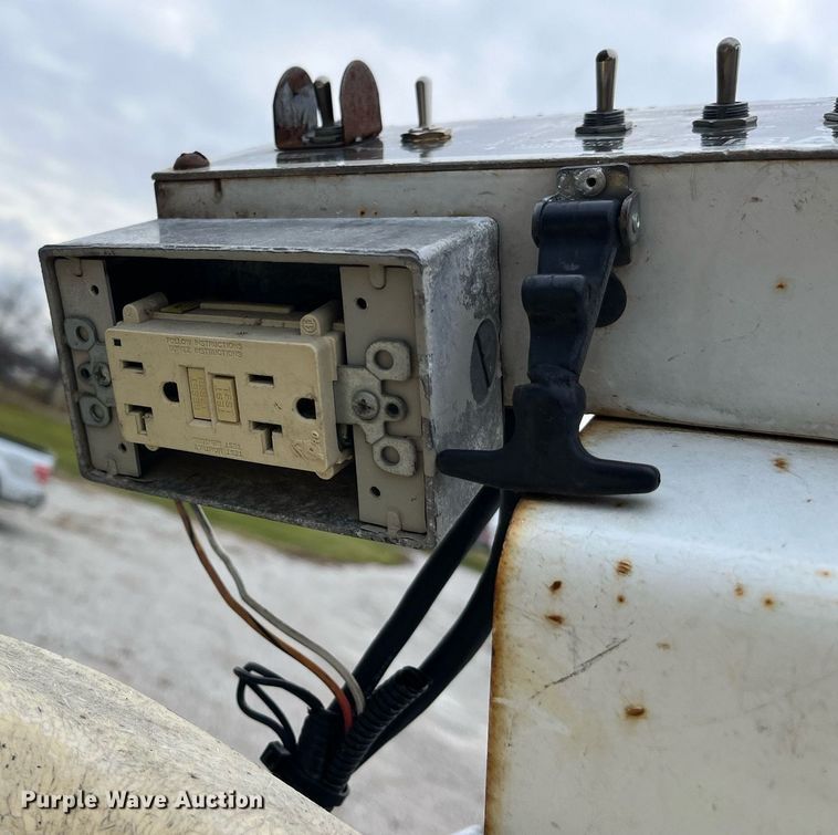 image for item DP2159 2008 Ford F450 Super Duty XL  bucket truck