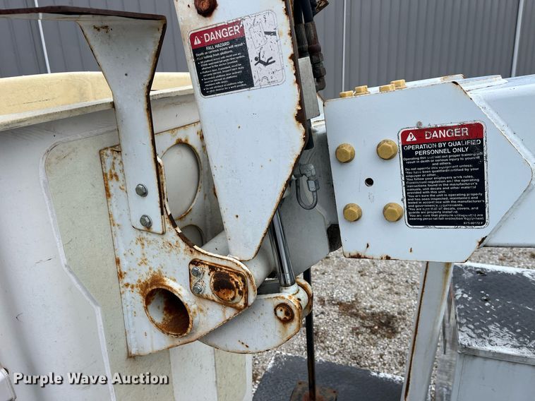 image for item DP2159 2008 Ford F450 Super Duty XL  bucket truck