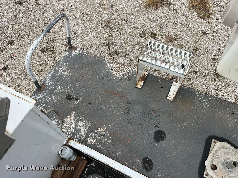 image for item DP2159 2008 Ford F450 Super Duty XL  bucket truck