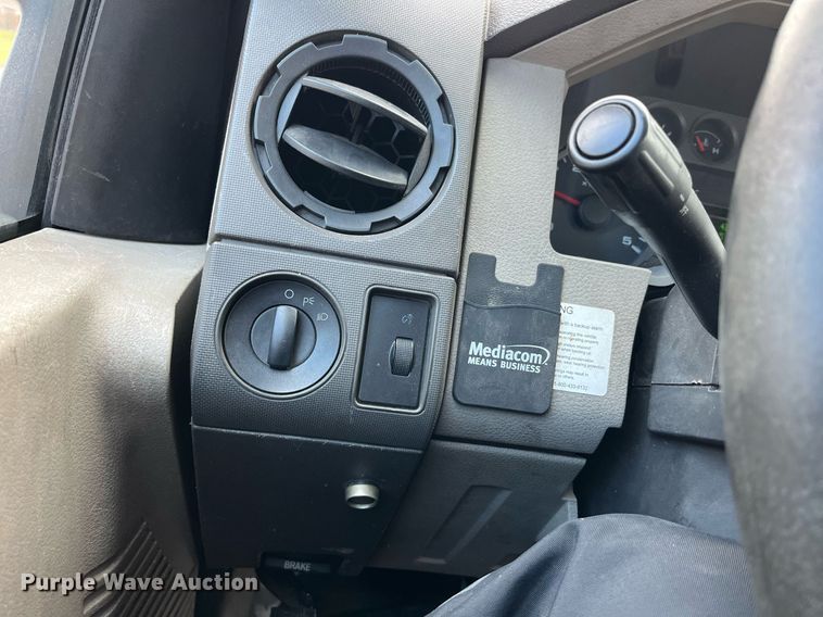 image for item DP2159 2008 Ford F450 Super Duty XL  bucket truck