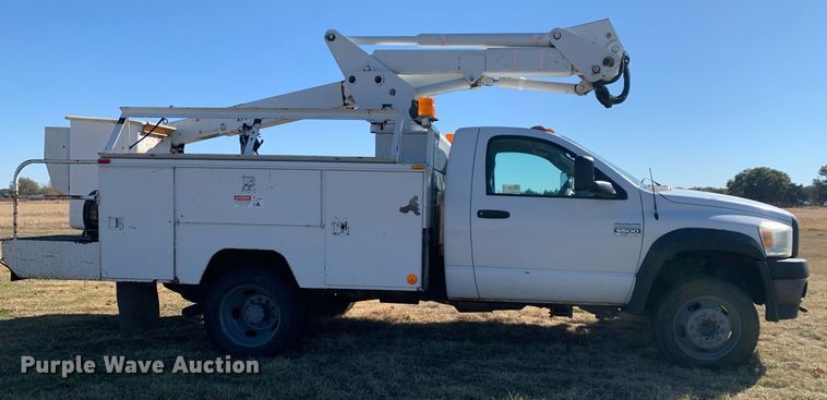 image for item DP8765 2010 Dodge Ram 5500 HD  bucket truck