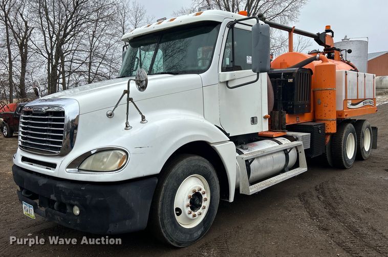 image for item DQ1065 2004 Freightliner Columbia  vacuum truck