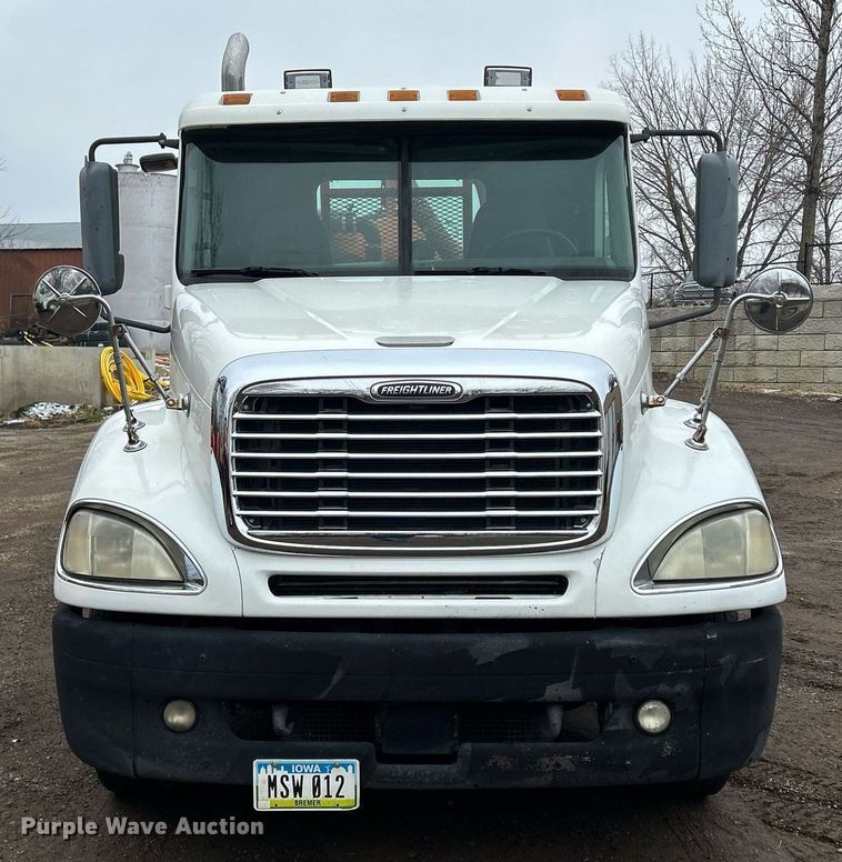 image for item DQ1065 2004 Freightliner Columbia  vacuum truck