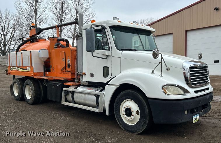 image for item DQ1065 2004 Freightliner Columbia  vacuum truck