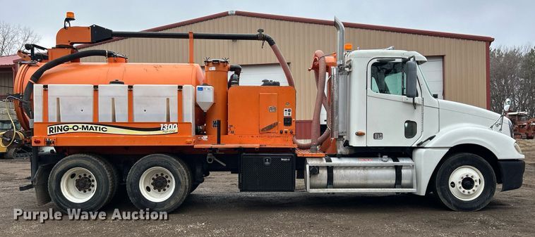 image for item DQ1065 2004 Freightliner Columbia  vacuum truck