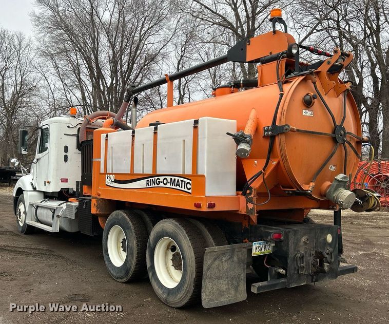 image for item DQ1065 2004 Freightliner Columbia  vacuum truck