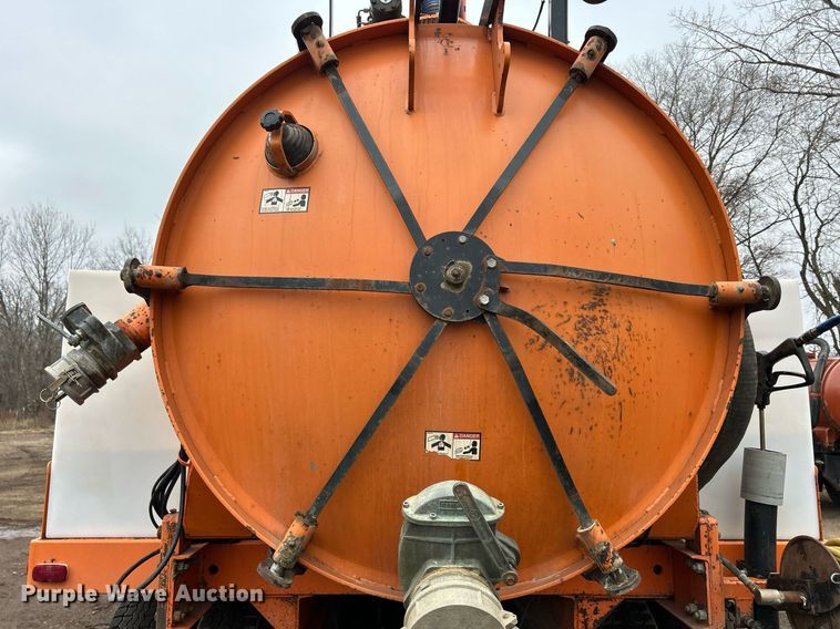 image for item DQ1065 2004 Freightliner Columbia  vacuum truck