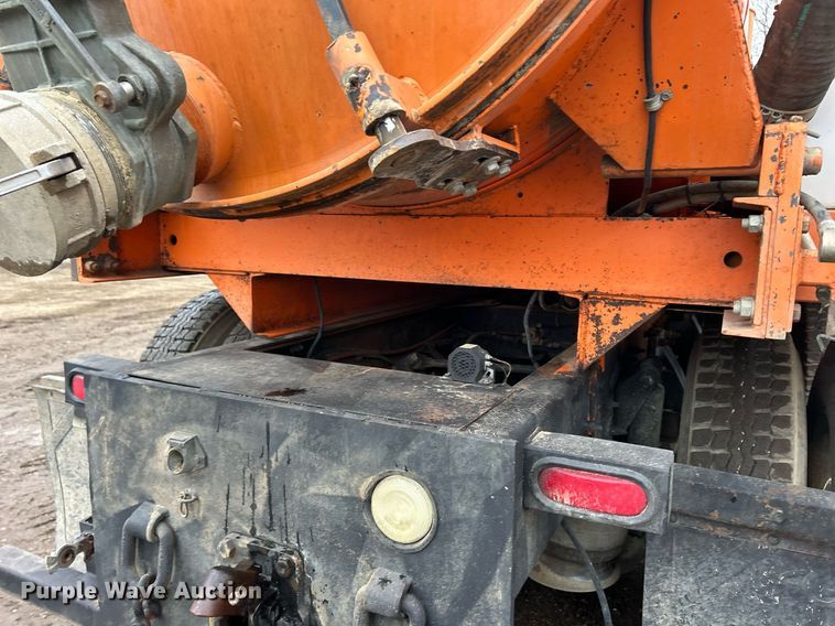 image for item DQ1065 2004 Freightliner Columbia  vacuum truck