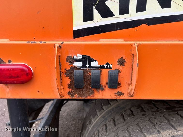 image for item DQ1065 2004 Freightliner Columbia  vacuum truck