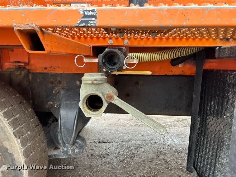 image for item DQ1065 2004 Freightliner Columbia  vacuum truck