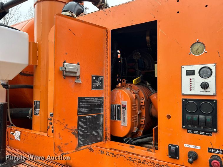 image for item DQ1065 2004 Freightliner Columbia  vacuum truck