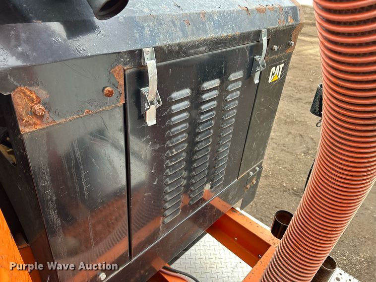 image for item DQ1065 2004 Freightliner Columbia  vacuum truck