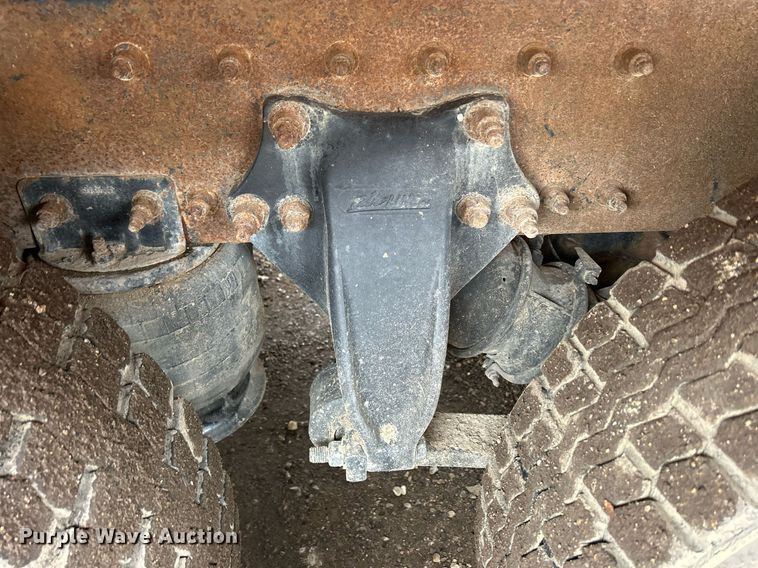 image for item DQ1065 2004 Freightliner Columbia  vacuum truck