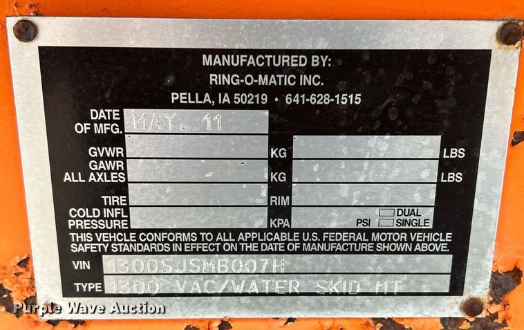 image for item DQ1065 2004 Freightliner Columbia  vacuum truck