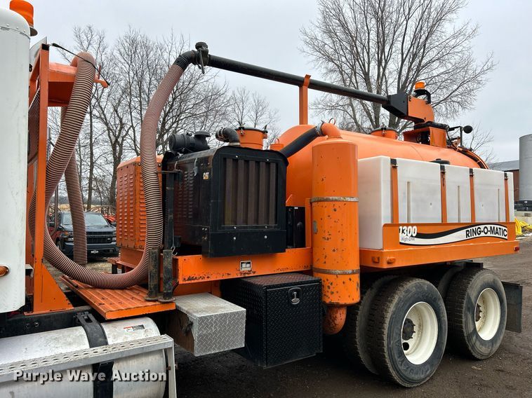 image for item DQ1065 2004 Freightliner Columbia  vacuum truck