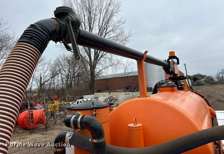 image for item DQ1065 2004 Freightliner Columbia  vacuum truck