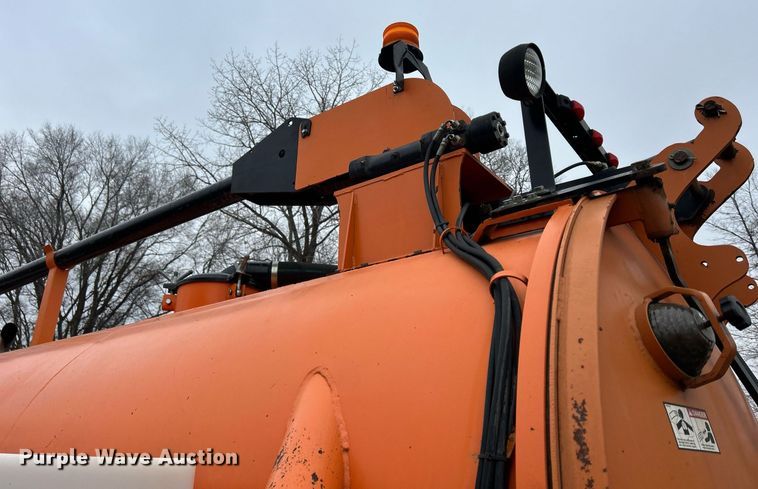 image for item DQ1065 2004 Freightliner Columbia  vacuum truck