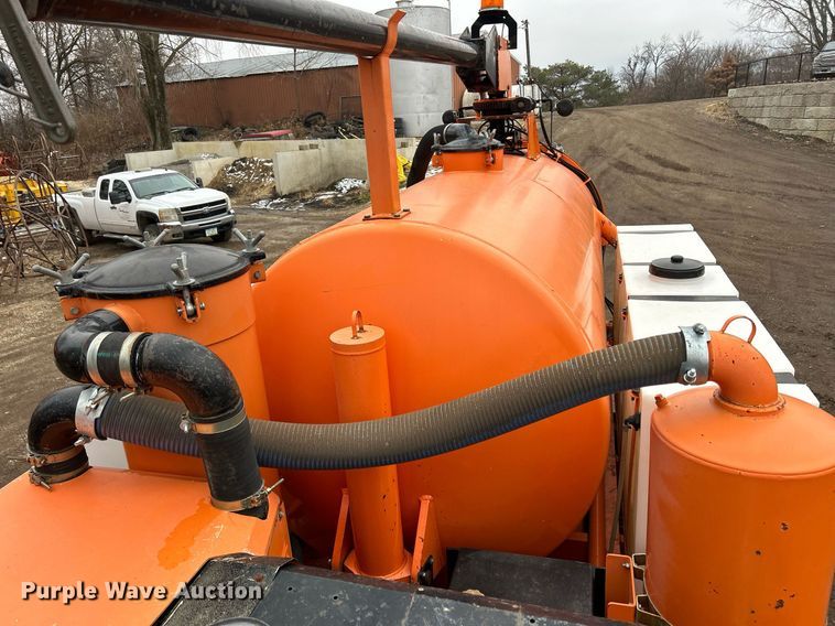 image for item DQ1065 2004 Freightliner Columbia  vacuum truck