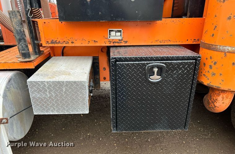 image for item DQ1065 2004 Freightliner Columbia  vacuum truck