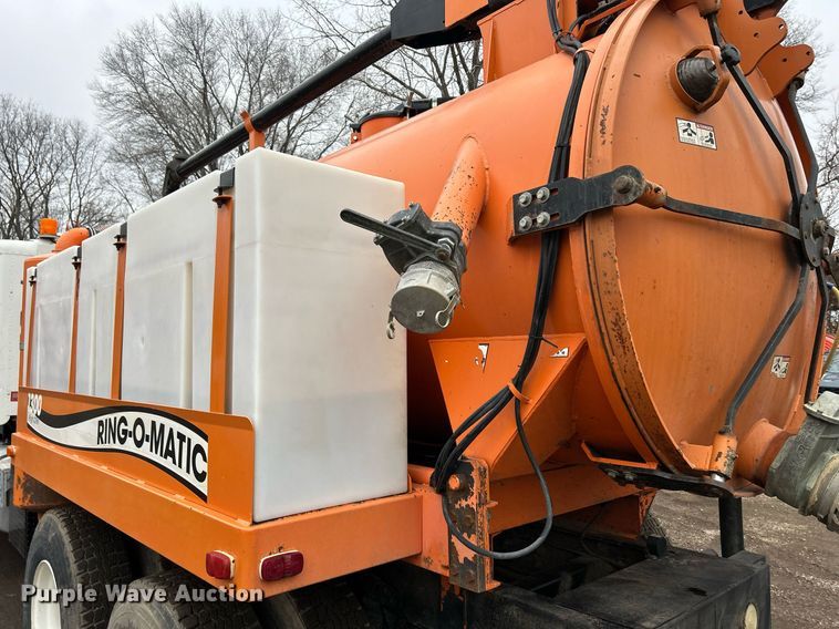 image for item DQ1065 2004 Freightliner Columbia  vacuum truck