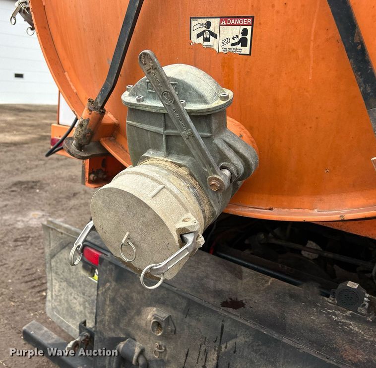 image for item DQ1065 2004 Freightliner Columbia  vacuum truck