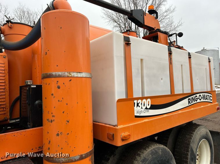 image for item DQ1065 2004 Freightliner Columbia  vacuum truck