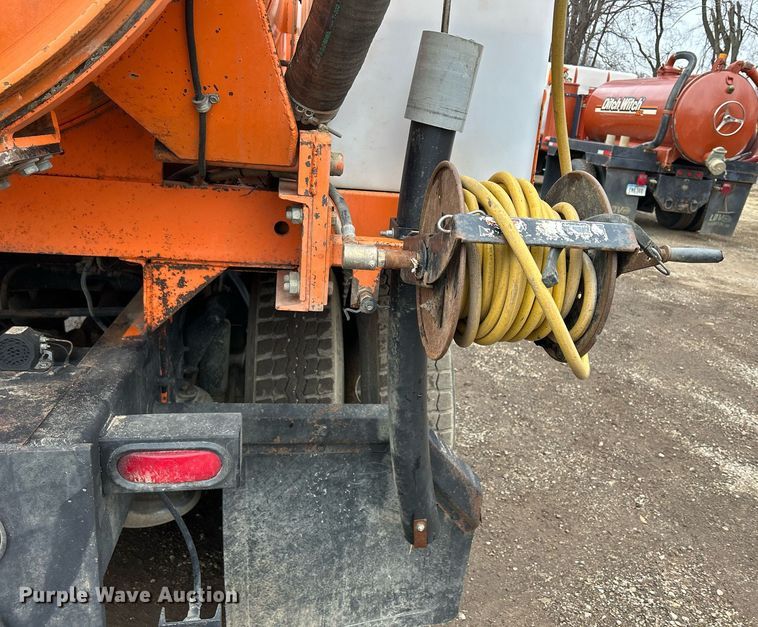 image for item DQ1065 2004 Freightliner Columbia  vacuum truck