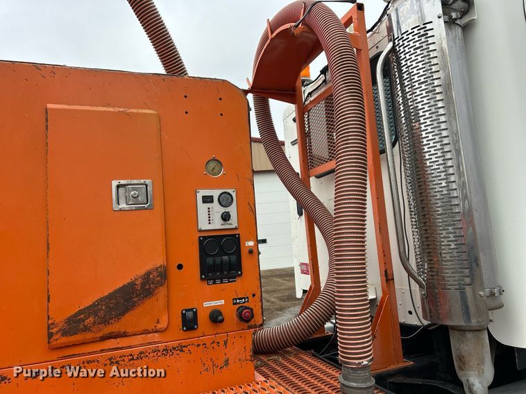 image for item DQ1065 2004 Freightliner Columbia  vacuum truck