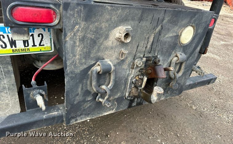 image for item DQ1065 2004 Freightliner Columbia  vacuum truck