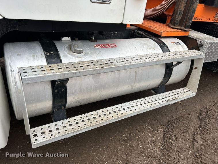 image for item DQ1065 2004 Freightliner Columbia  vacuum truck