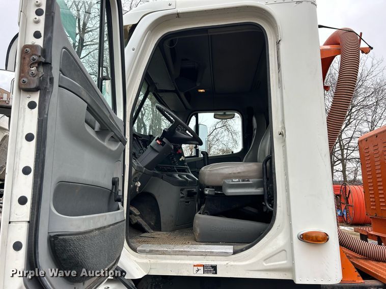 image for item DQ1065 2004 Freightliner Columbia  vacuum truck