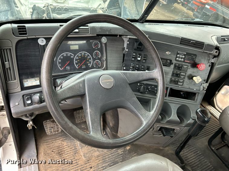 image for item DQ1065 2004 Freightliner Columbia  vacuum truck