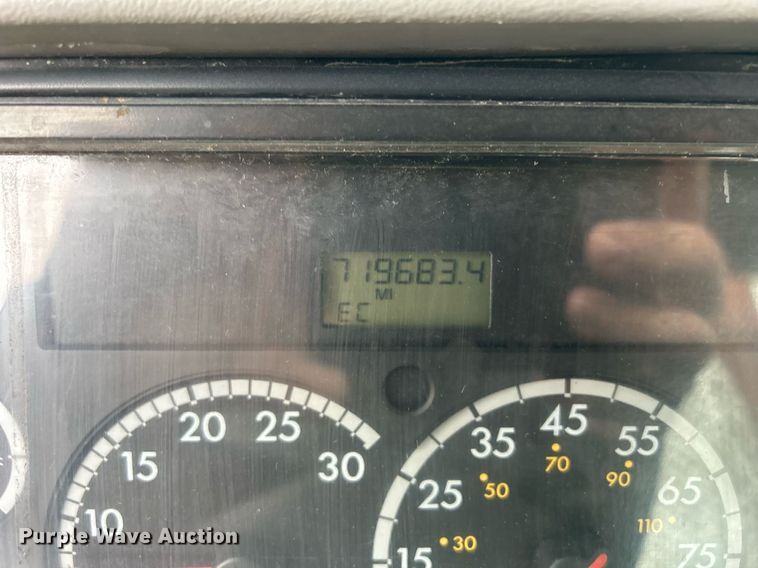 image for item DQ1065 2004 Freightliner Columbia  vacuum truck