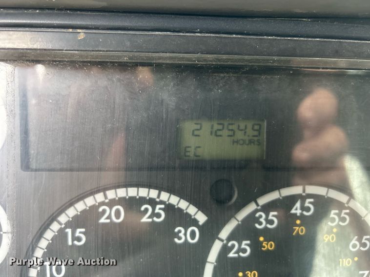 image for item DQ1065 2004 Freightliner Columbia  vacuum truck