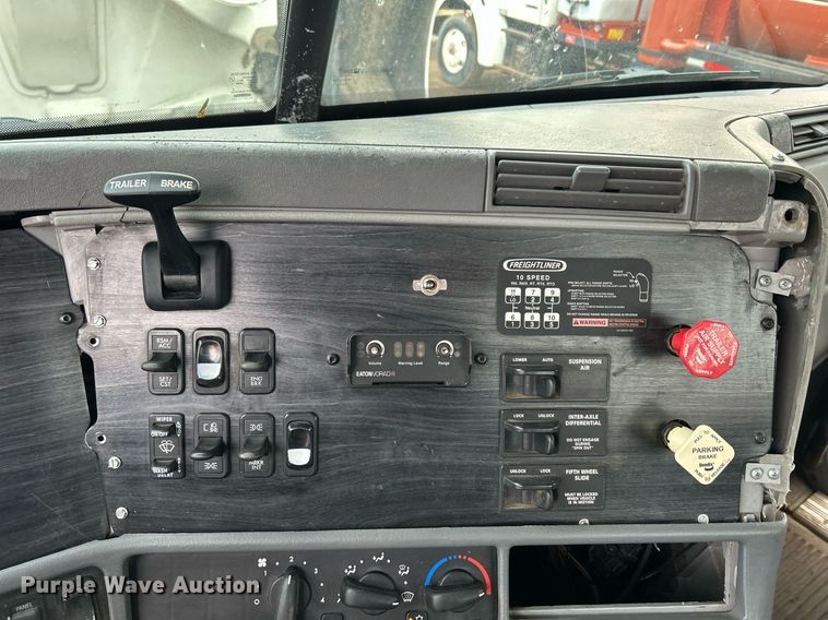 image for item DQ1065 2004 Freightliner Columbia  vacuum truck