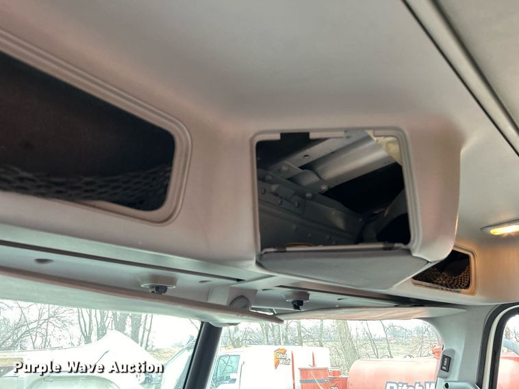 image for item DQ1065 2004 Freightliner Columbia  vacuum truck