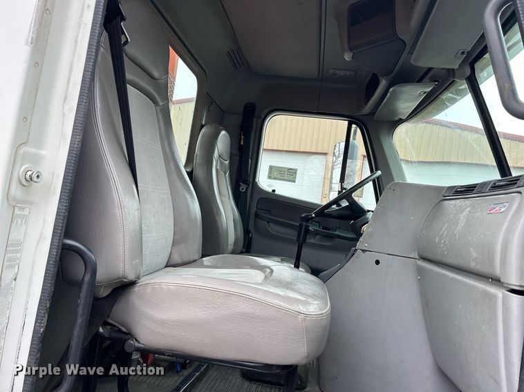 image for item DQ1065 2004 Freightliner Columbia  vacuum truck