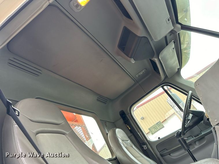 image for item DQ1065 2004 Freightliner Columbia  vacuum truck