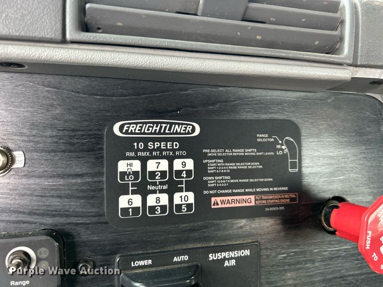 image for item DQ1065 2004 Freightliner Columbia  vacuum truck