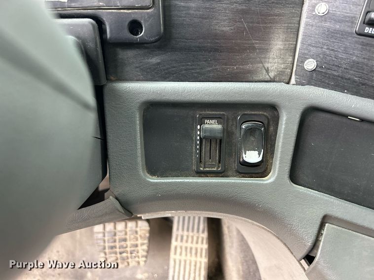 image for item DQ1065 2004 Freightliner Columbia  vacuum truck