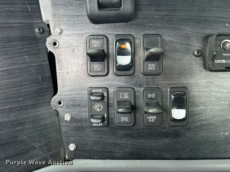 image for item DQ1065 2004 Freightliner Columbia  vacuum truck