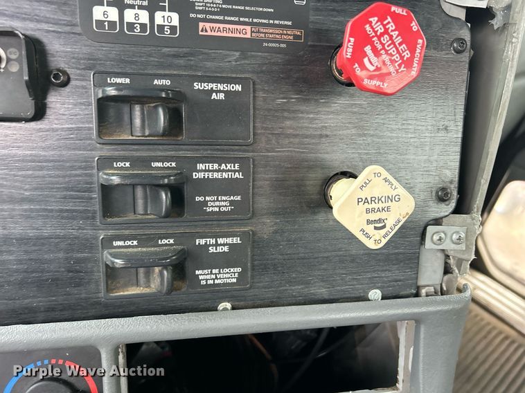 image for item DQ1065 2004 Freightliner Columbia  vacuum truck